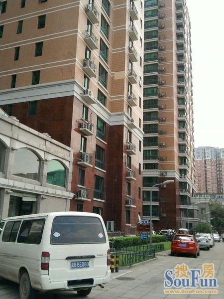 立恒名苑4室2厅2卫南北朝向22000.00元/月出租