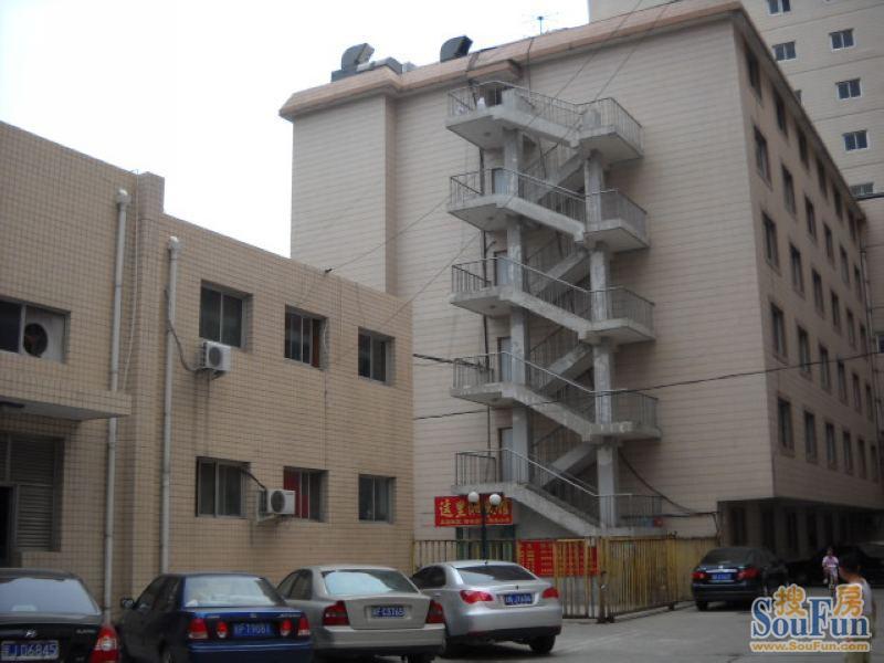 复兴路甲65院2室1厅1卫南朝向6660.00元/月出租