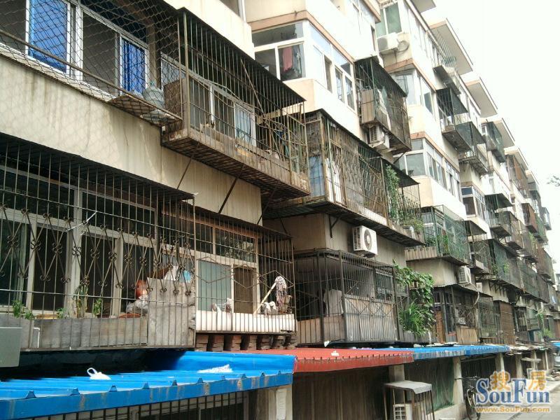 白纸坊东街小区3室1厅1卫东西朝向12800.00元/月出租