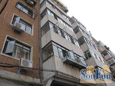 龙陵里2室1厅1卫东西北朝向3800.00元/月出租