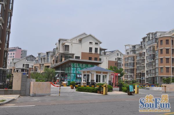 海信半山兰亭3室1厅2卫南北朝向6500.00元/月出租