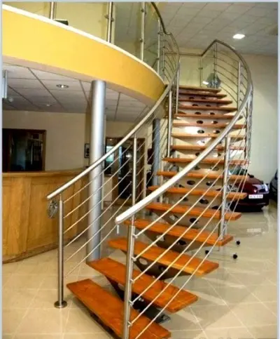 “高台阶”困住白叟出行路社区微改造解难题