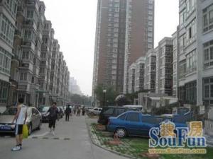 南三环边,一层出行便利,安静不临街