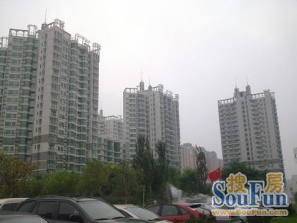 珠江峰景3室1厅2卫东南朝向8000.00元/月出租