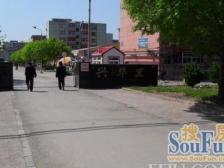 兴华里五楼不顶 精装三室 价格能商量