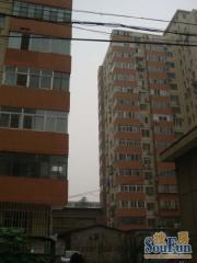 新上积水潭电梯三居,次顶层,下楼老舍公园,随时能看