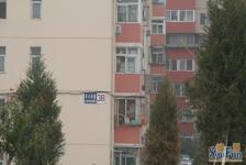 老山东里近万达小三居,出门近地铁。