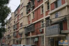 电梯房 南向正规一居室 钢混结构 满五年公 紧邻一号线地铁站