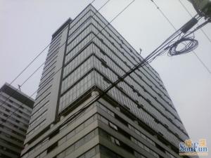 财智会馆精装一室一厅,61.02平西南向客厅带飘窗。