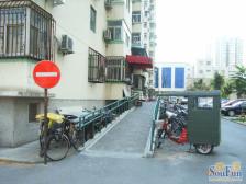 此房是牛街西里二区,东南两居室,楼龄新,户型佳