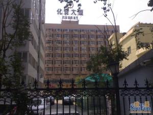 此房中间层,采光视野好,在房间就可观公园景色