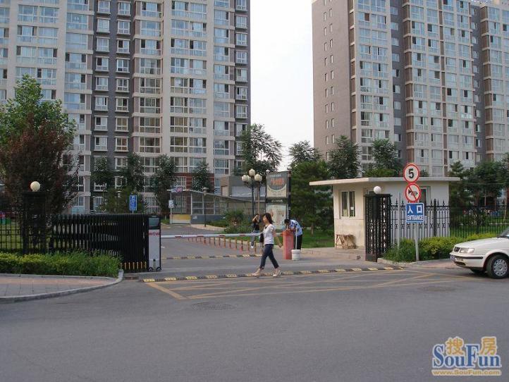 西局欣园出租精装两居室,紧邻地铁,家具家电全齐,南北通透-整租