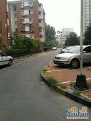 椿树馆铁路局02年有电梯车位相对充足