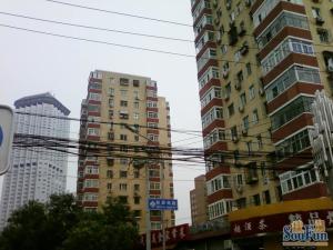 新源南路大三居有电梯配套齐全亮马河边