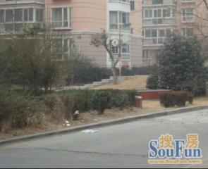 三环内,3号线地铁口50米,南北通透大两房,客厅..