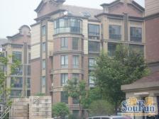 东风渠畔 绿地老街小区中间位置 顶楼带阁楼带露台