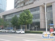 精装一室一厅 客厅主卧朝湖 户型好 距校200米