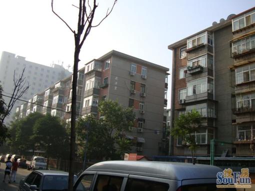 花港里1室1厅1卫南朝向5000.00元/月出租