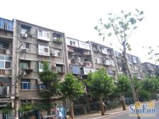 小区才整改过,停车方便,小区内有小食堂。