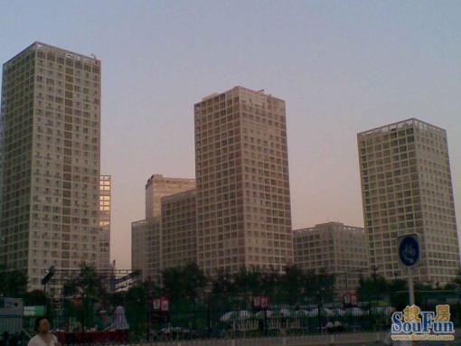建外SOHO西区2室1厅2卫东北朝向13000.00元/月出