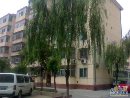 果园西里1室2厅2卫南北朝向3500.00元/月出租