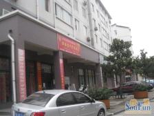 5号线地铁口,双气小区,一楼带院,随时看房