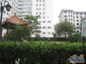 金二楼大三房,户型方正南北通透,环境好停车方便,