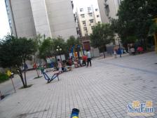 地铁口低楼层精装修拎包入住正弘汇万达广场