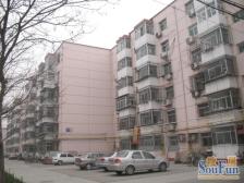 胜利里顶楼·简装·采光好.户型方正