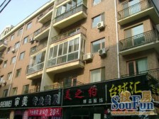 良运花园,南北通透三室二厅精装修,封闭小区。