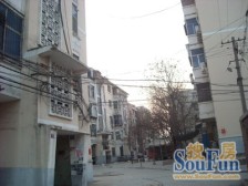 演武路通站路 135平方 步梯中间楼层 带车库