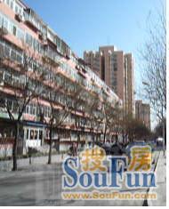 此房是双南向的两居室有政府统一加固面积低楼层精装