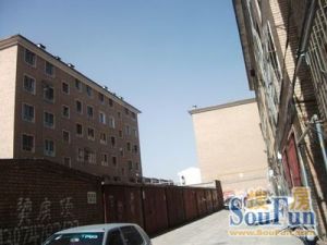 新华西街中间楼层钢铁路校区中间楼层