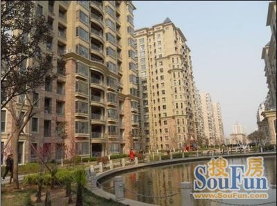 中润世纪广场1室1厅1卫南北朝向2400.00元/月出租