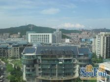 一楼带封闭好的园子。采光不档,房主诚心出售