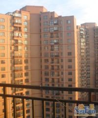 泉水次新近地铁口轻轨户型方正阁楼阳台内收