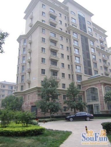中润世纪广场1室2厅1卫西朝向2800.00元/月出租