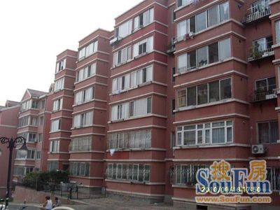 龙山花园3室1厅1卫南北朝向2800.00元/月出租