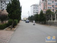 东西三面窗格局,楼层好,带院子