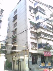 青年宫地铁口步梯五楼三居室出售