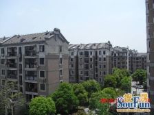 小区中间位置,带大阁楼,前后无遮挡,小区一套在售
