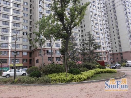 宝龙城市广场(李沧)1室1厅1卫东南朝向2200.00元/月