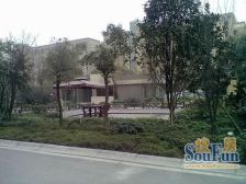 精装两房 小区环境舒适,生活配套完善,交通出行方便