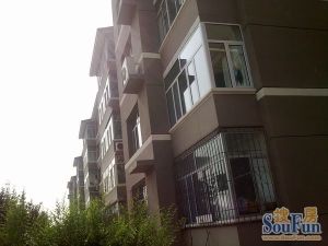 呼哈路片区 精装修三室 中间楼层 南北房 交通便利