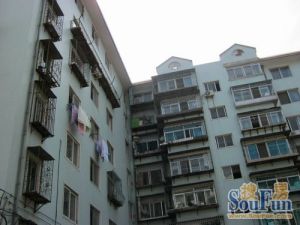 婚房出售,小区安静位置非顶楼视野采光好