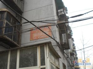 王城大道一楼三室出行方便生活便利