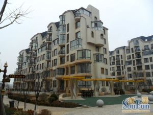 開世嘉年一期中间楼层南北通厅标准户型装修保持好
