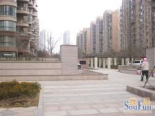 大跃层,客厅开间大,房子无遮挡采光好