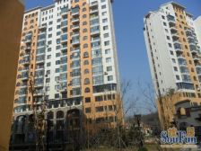 房子是开世三期后一排,三楼,精装修拎包入住,五明