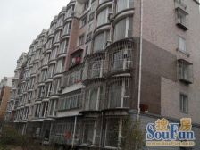 恒达花园 封闭小区 前面有花园 精装修三室户型 采光好